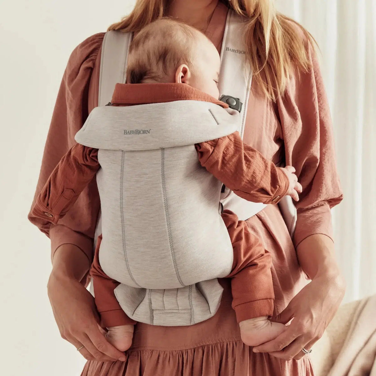 BabyBjörn Carrier Mini 3D Jersey Light Beige | Posh Baby